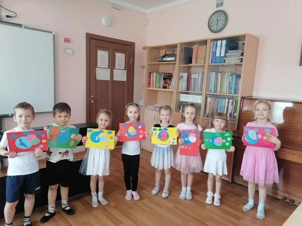 Праздничная выставка в ДШИ №15
